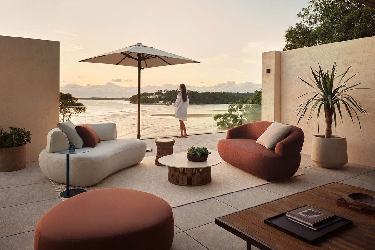 Three ways to style an outdoor setting in earthy tones
